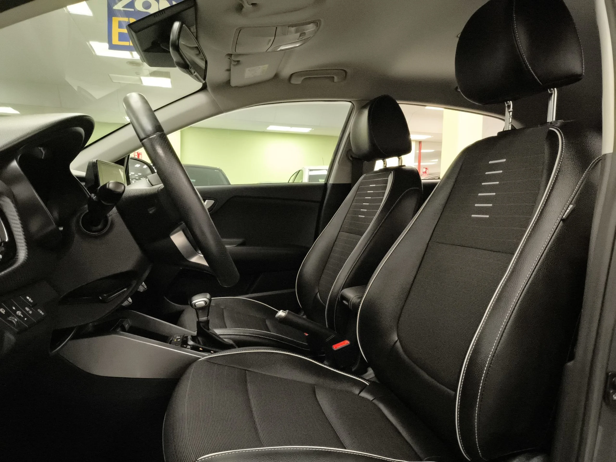 Kia Rio 1.0 T-GDi MHEV iMT GT Line DCT 88 kW (120 CV) - Foto 8