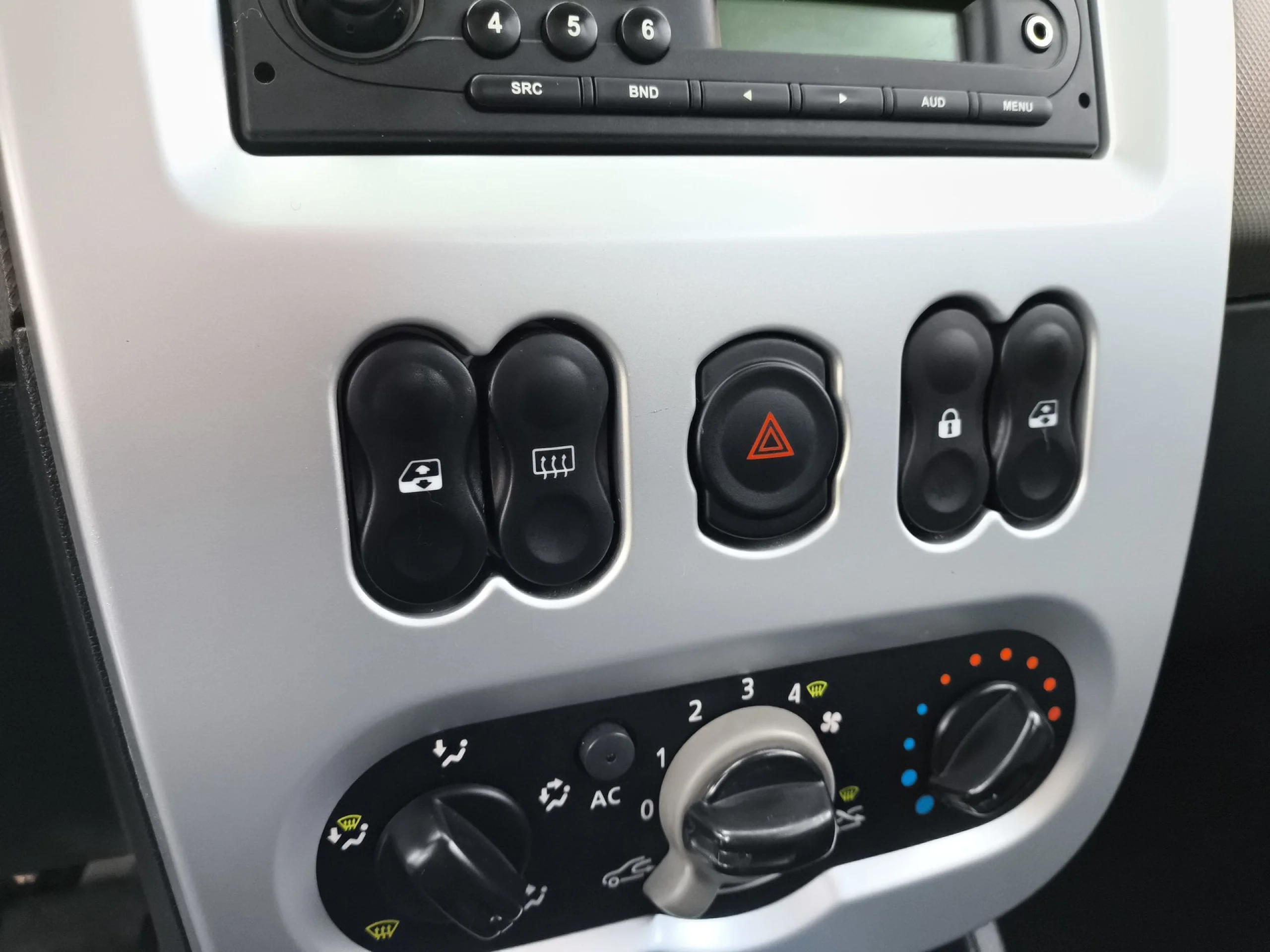 Dacia Sandero Podium dCi 55 kW (75 CV) - Foto 9