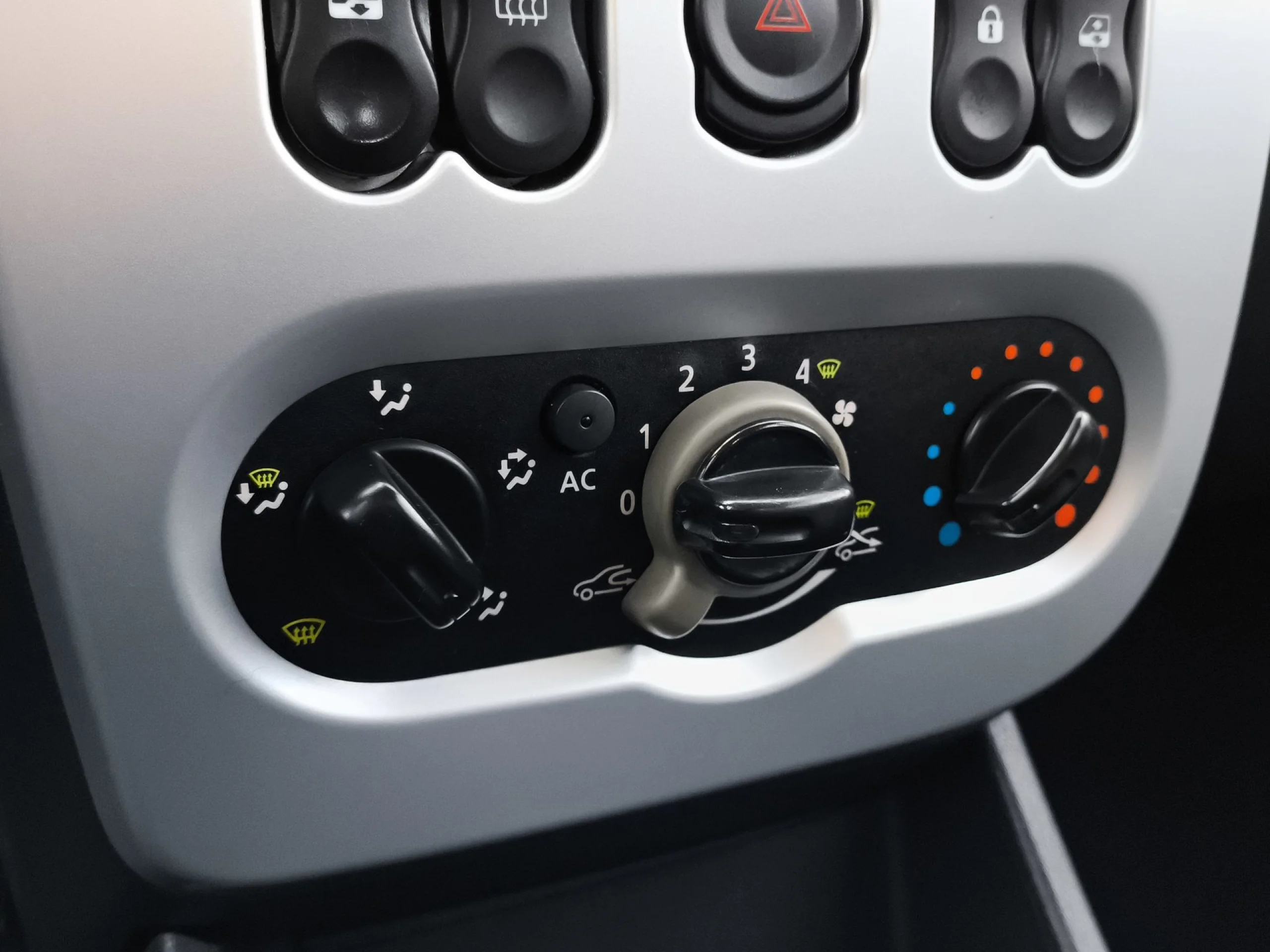 Dacia Sandero Podium dCi 55 kW (75 CV) - Foto 17