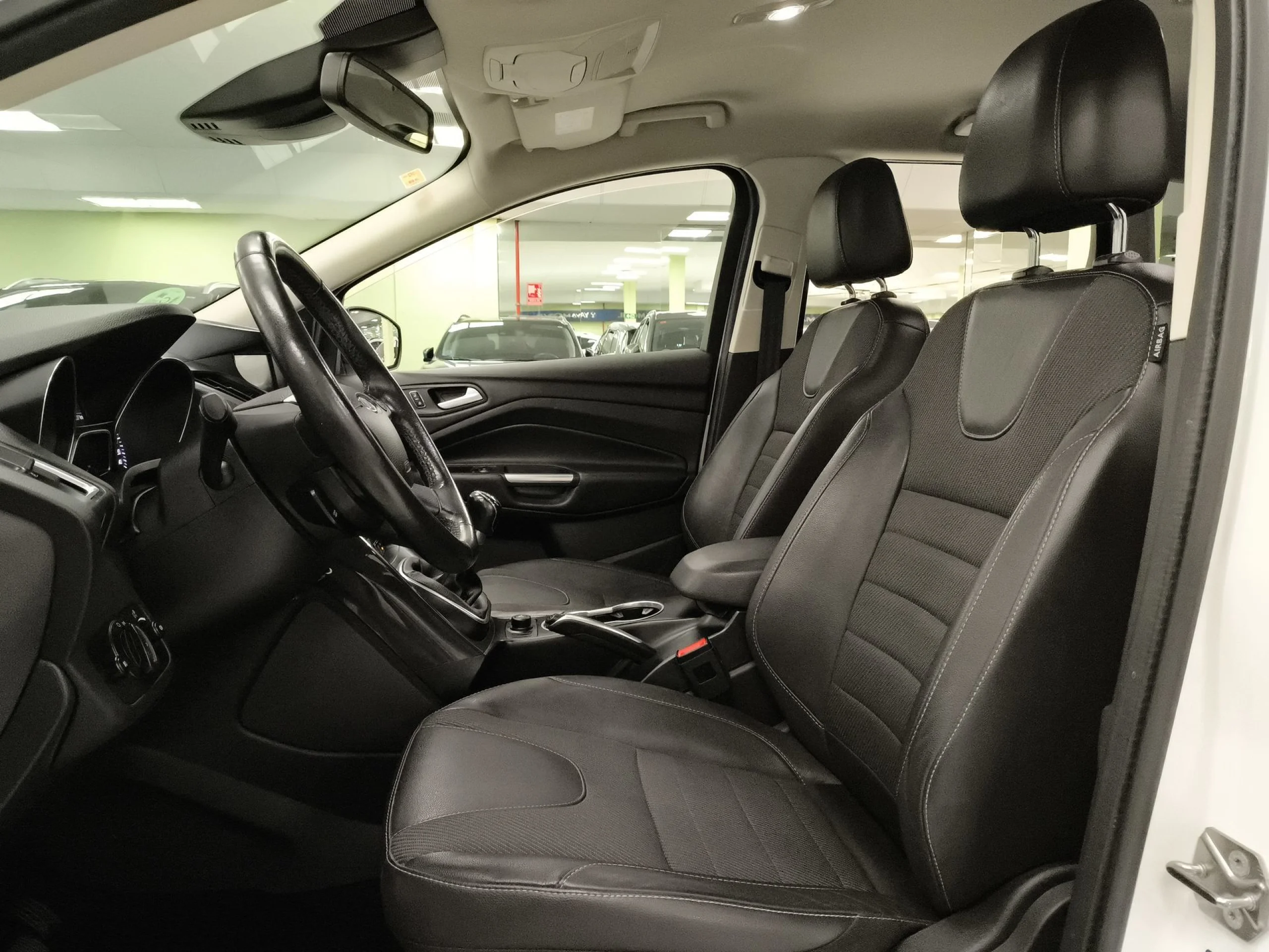 Ford Kuga 2.0 TDCI Titanium 4x2 110 kW (150 CV) - Foto 8
