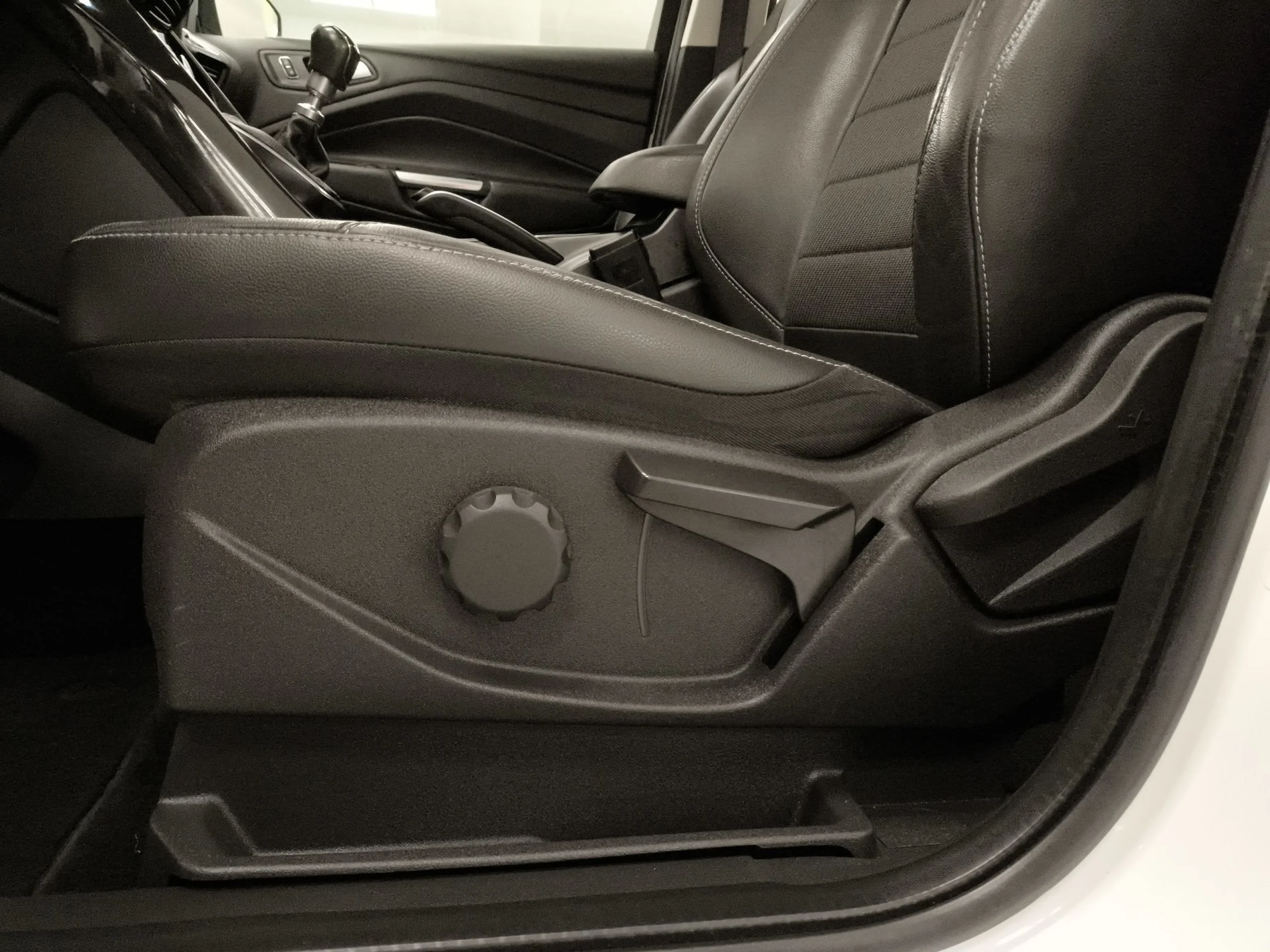 Ford Kuga 2.0 TDCI Titanium 4x2 110 kW (150 CV) - Foto 9