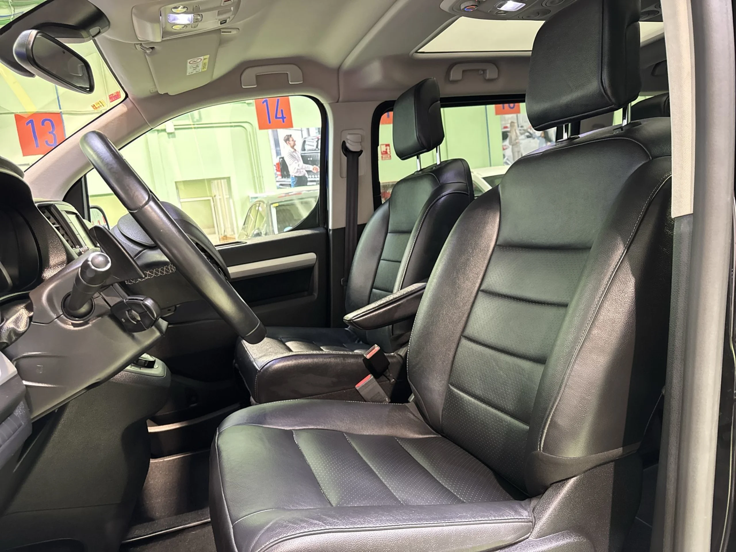 Peugeot Traveller BlueHDi 180 Business VIP Long EAT8 132 kW (180 CV) - Foto 8