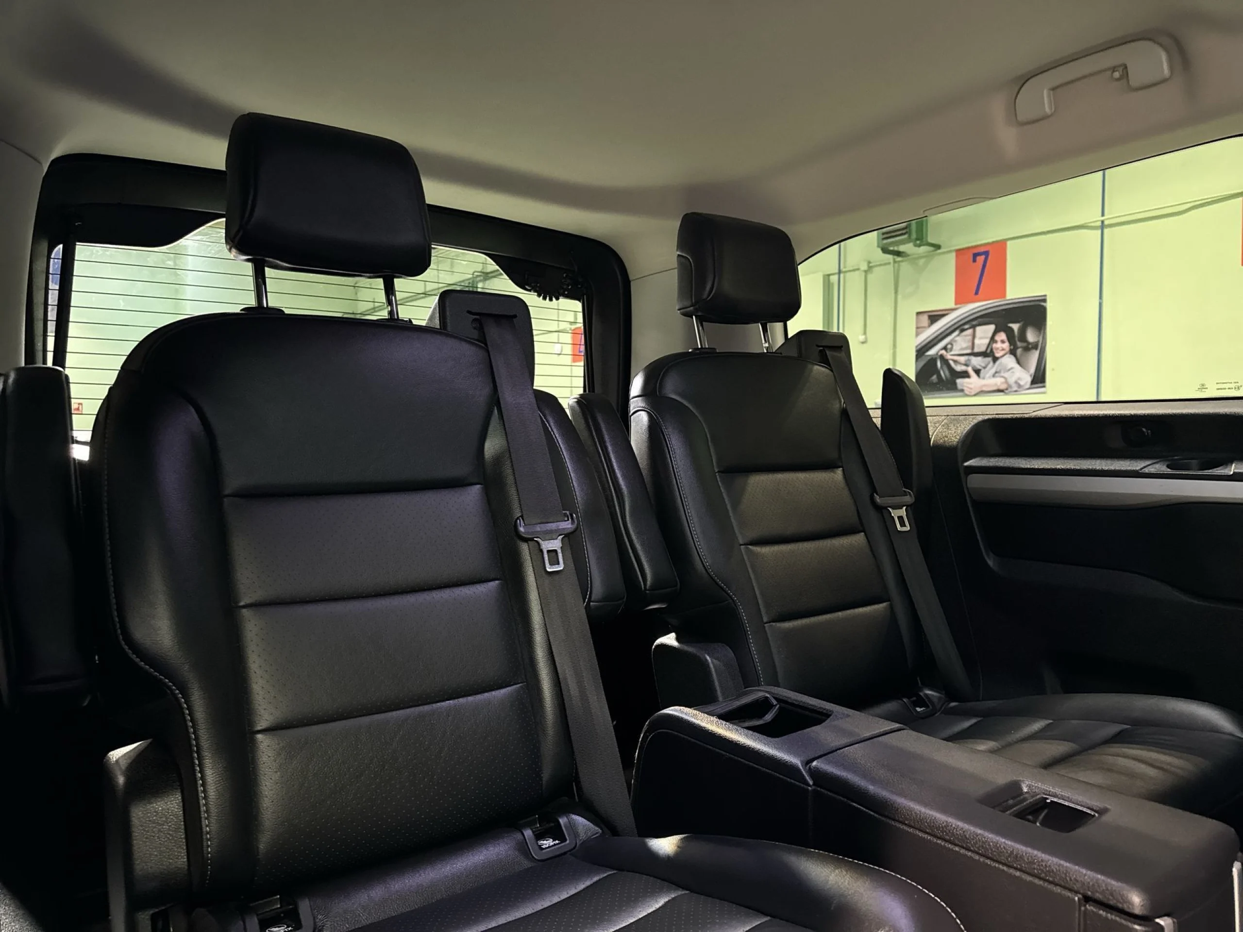 Peugeot Traveller BlueHDi 180 Business VIP Long EAT8 132 kW (180 CV) - Foto 26