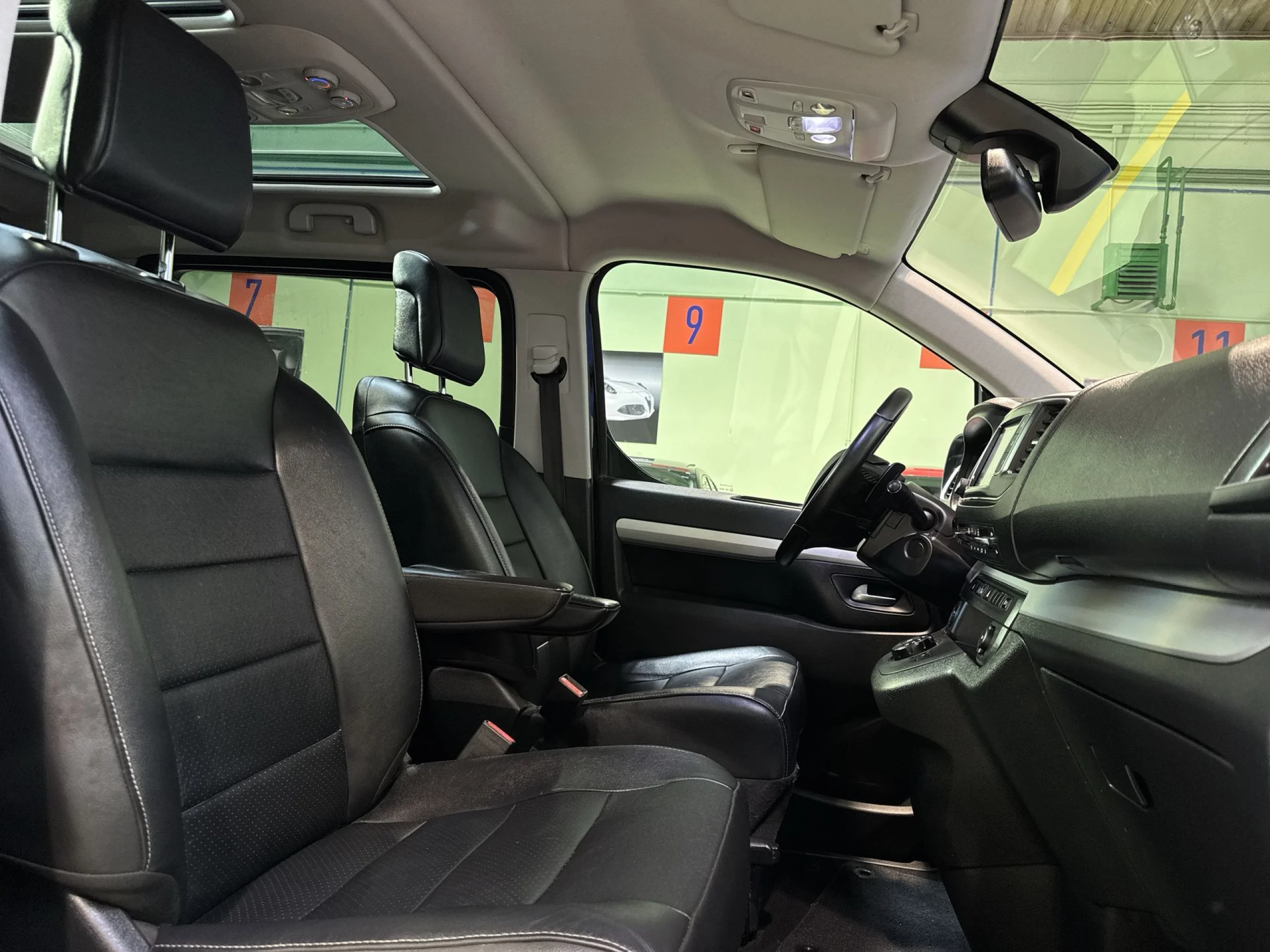 Peugeot Traveller BlueHDi 180 Business VIP Long EAT8 132 kW (180 CV) - Foto 28