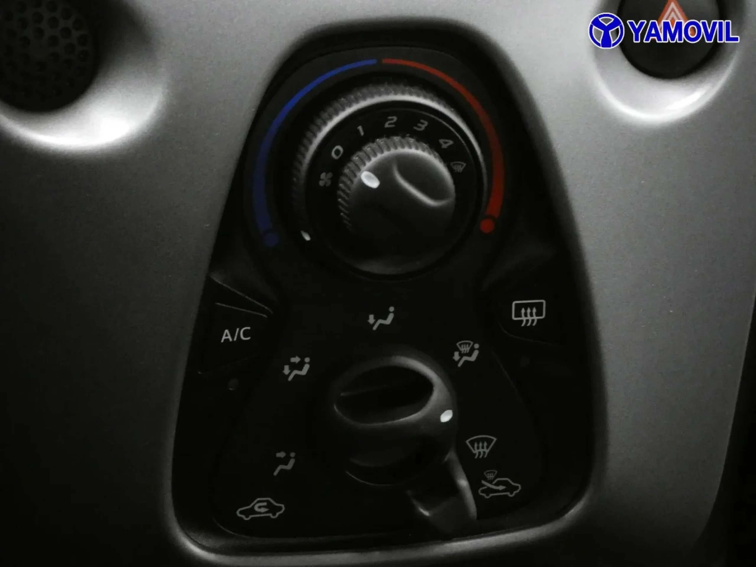 Toyota Aygo 1.0 70 x-play 53 kW (72 CV) - Foto 25