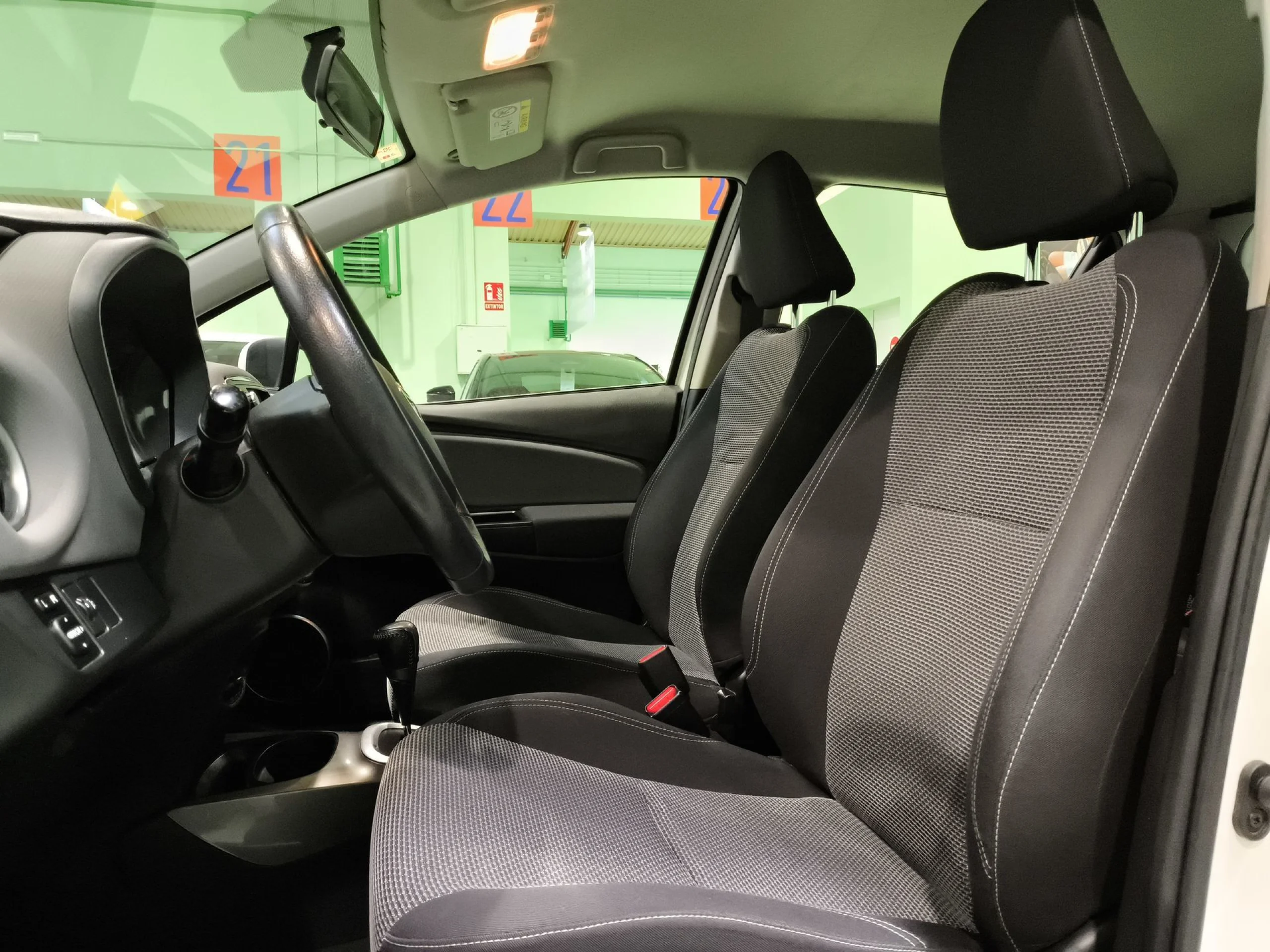 Toyota Yaris 1.5 Hybrid Active 74 kW (100 CV) - Foto 8