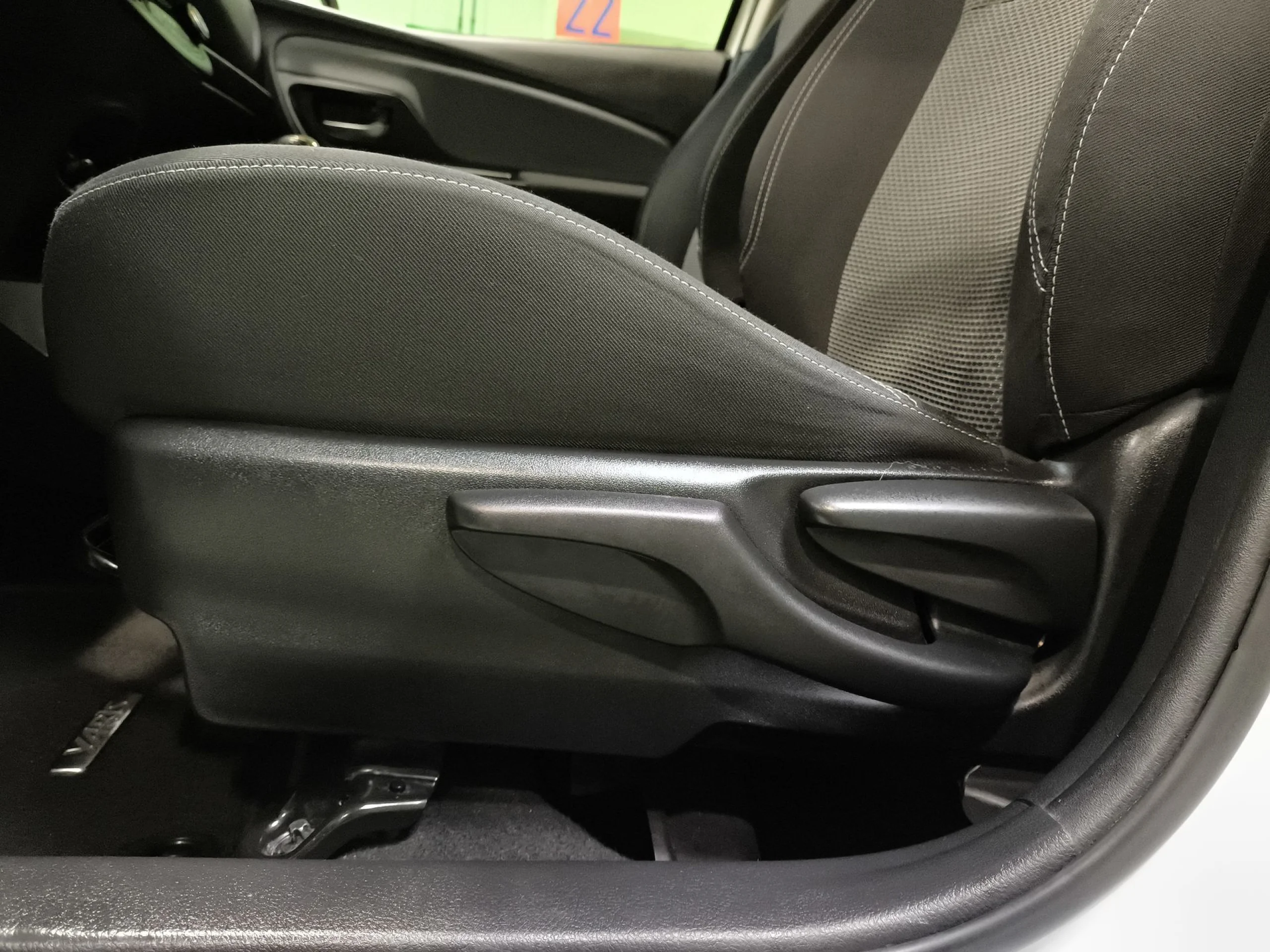 Toyota Yaris 1.5 Hybrid Active 74 kW (100 CV) - Foto 9