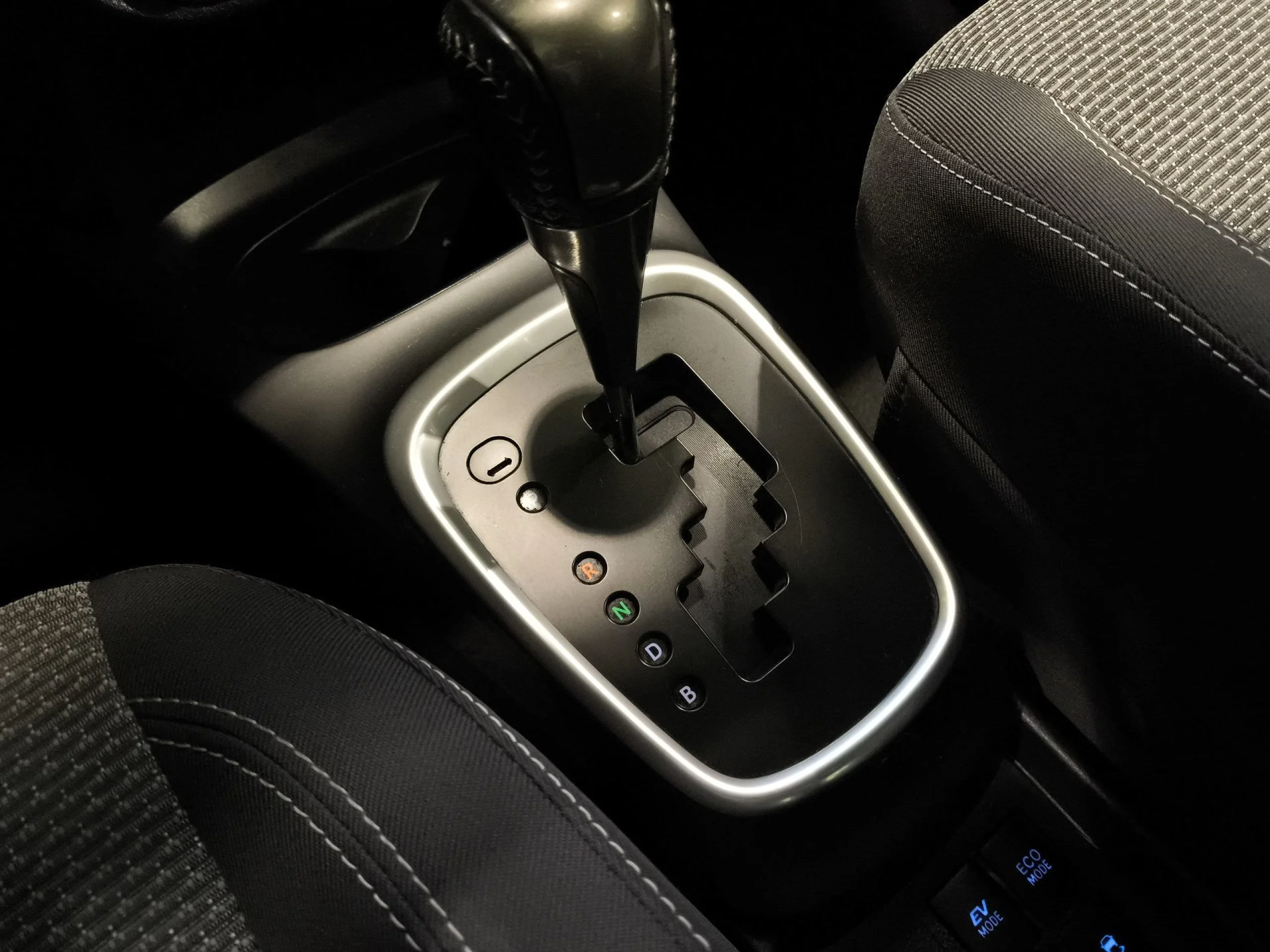 Toyota Yaris 1.5 Hybrid Active 74 kW (100 CV) - Foto 18