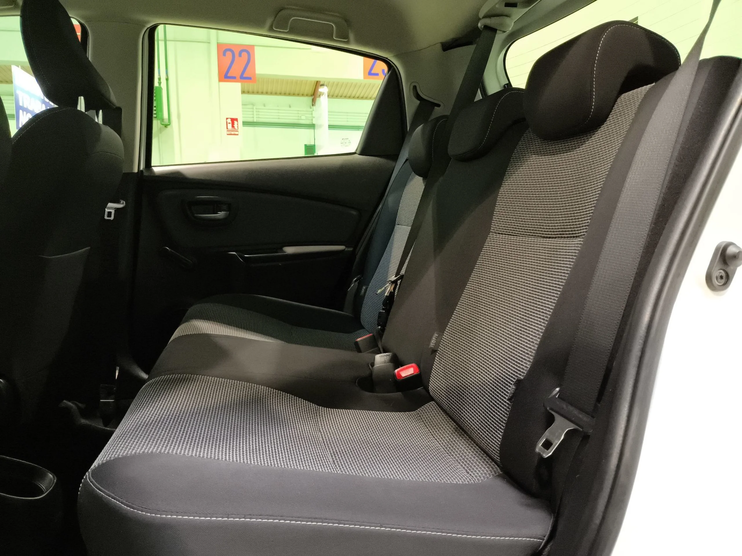 Toyota Yaris 1.5 Hybrid Active 74 kW (100 CV) - Foto 20