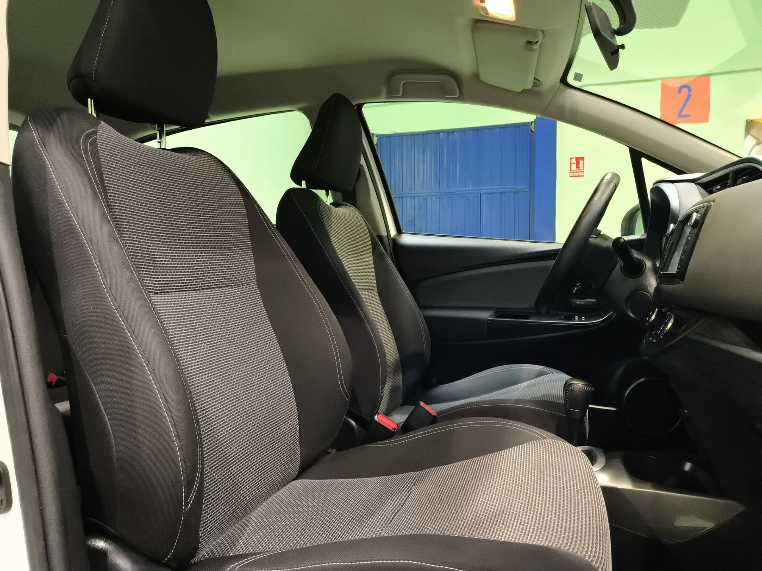 Toyota Yaris 1.5 Hybrid Active 74 kW (100 CV) - Foto 22