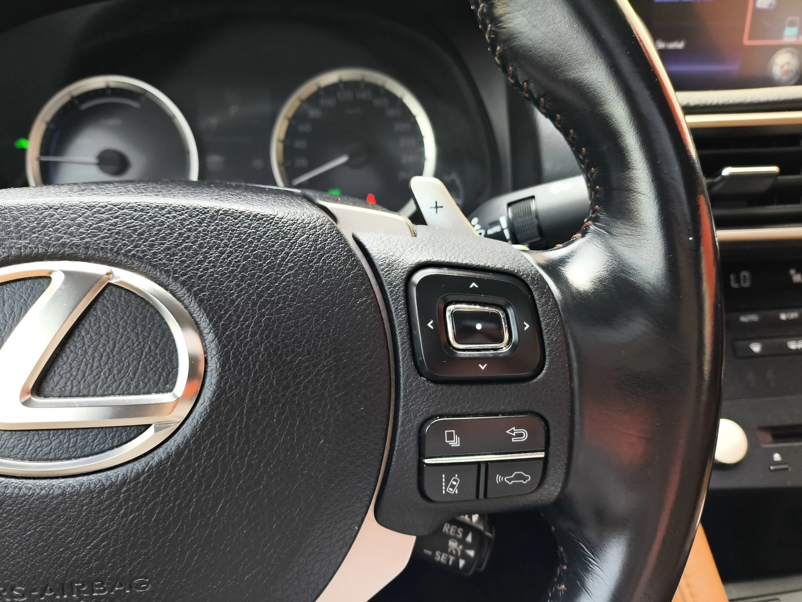 Lexus RC 300h Luxury 164 kW (223 CV) - Foto 18
