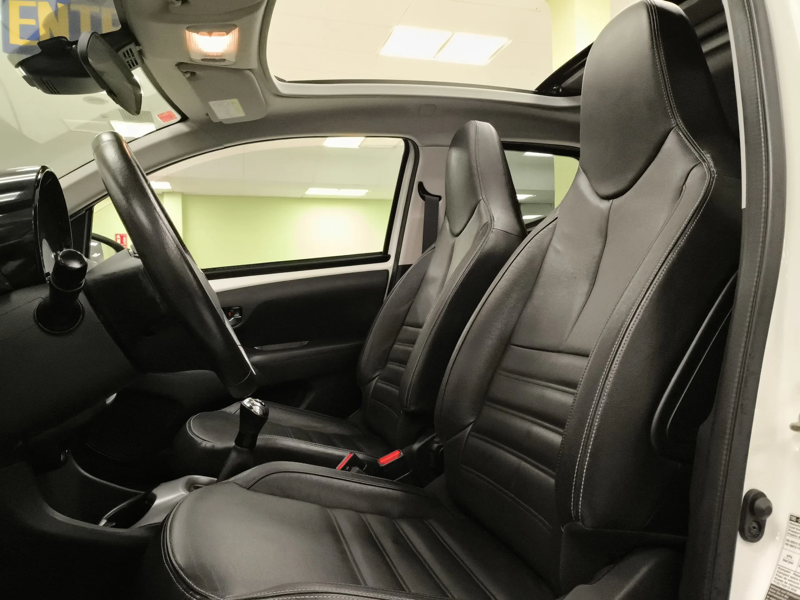 Toyota Aygo 1.0 VVT-i x-wave 53 kW (72 CV) - Foto 8