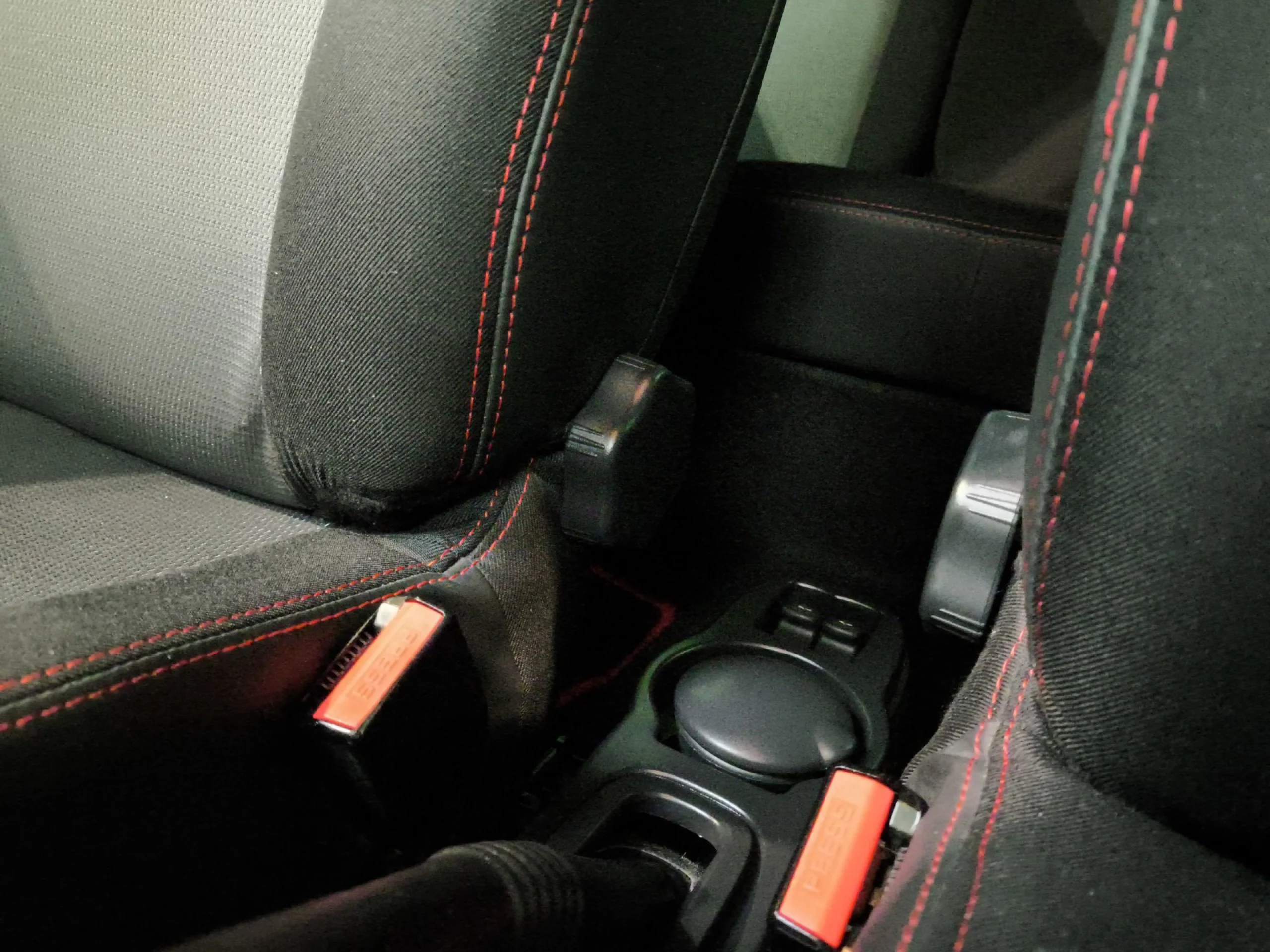 Dacia Duster Laureate dCi 79 kW (110 CV) - Foto 9