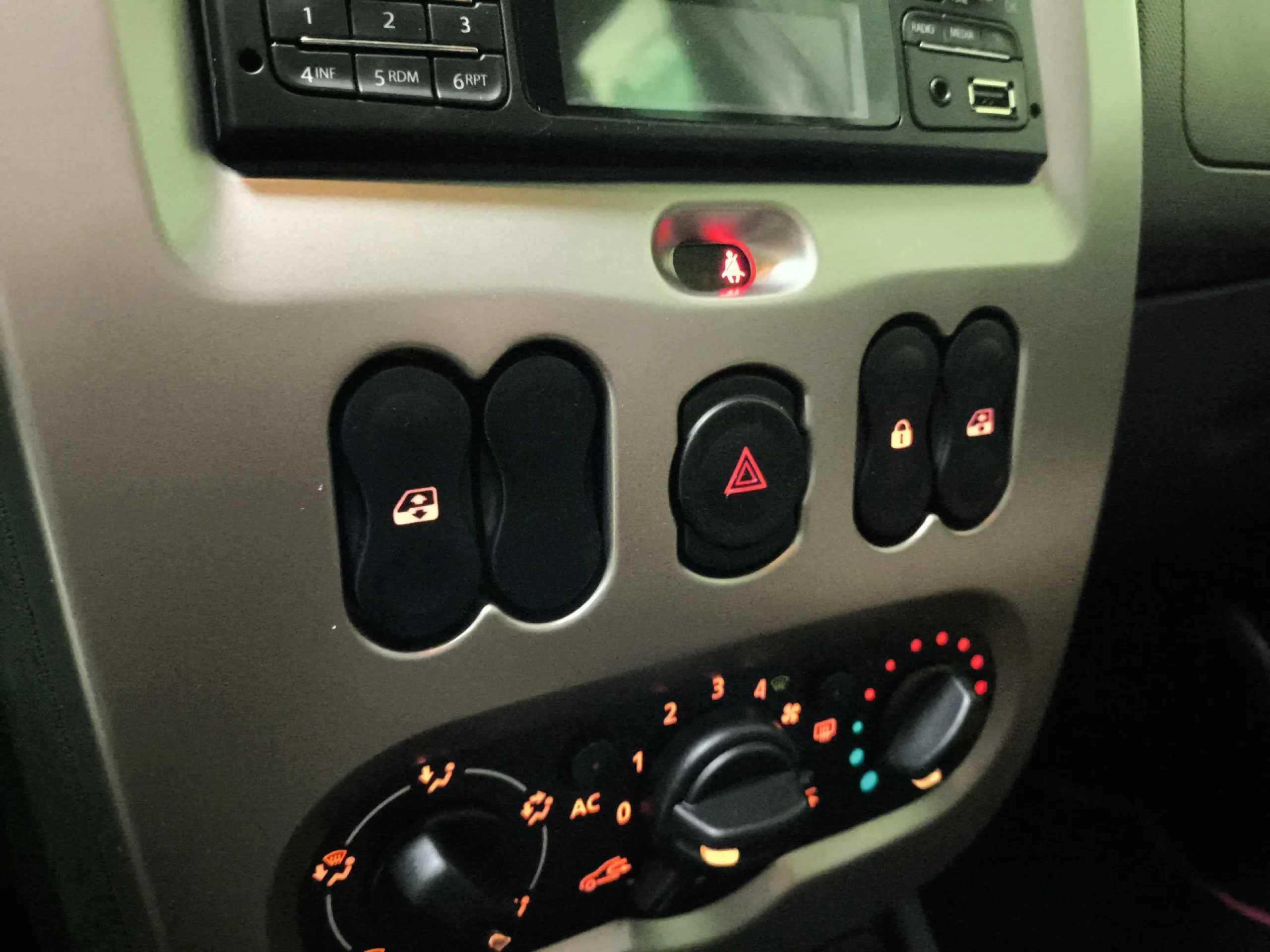 Dacia Duster Laureate dCi 79 kW (110 CV) - Foto 10