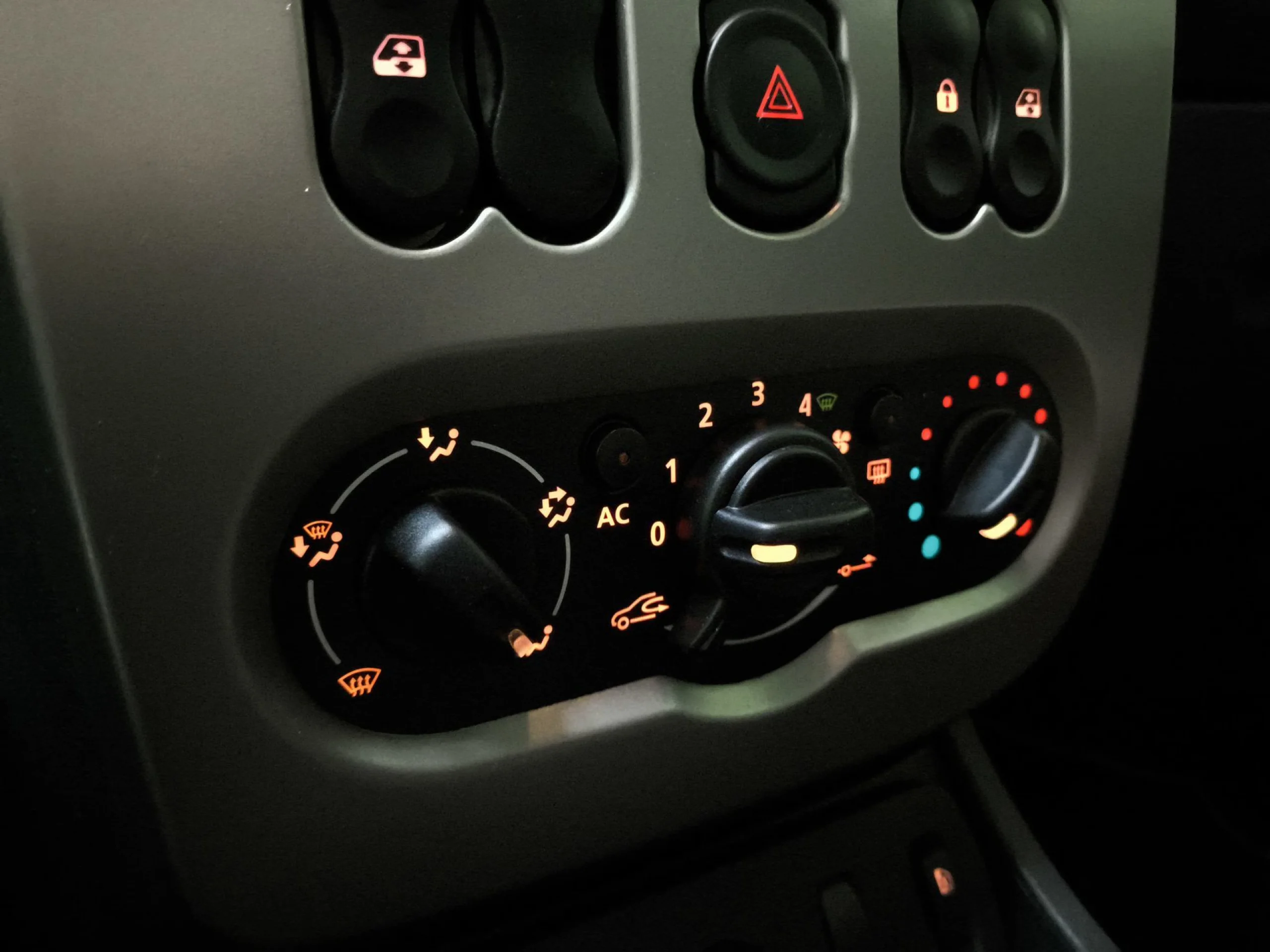 Dacia Duster Laureate dCi 79 kW (110 CV) - Foto 15