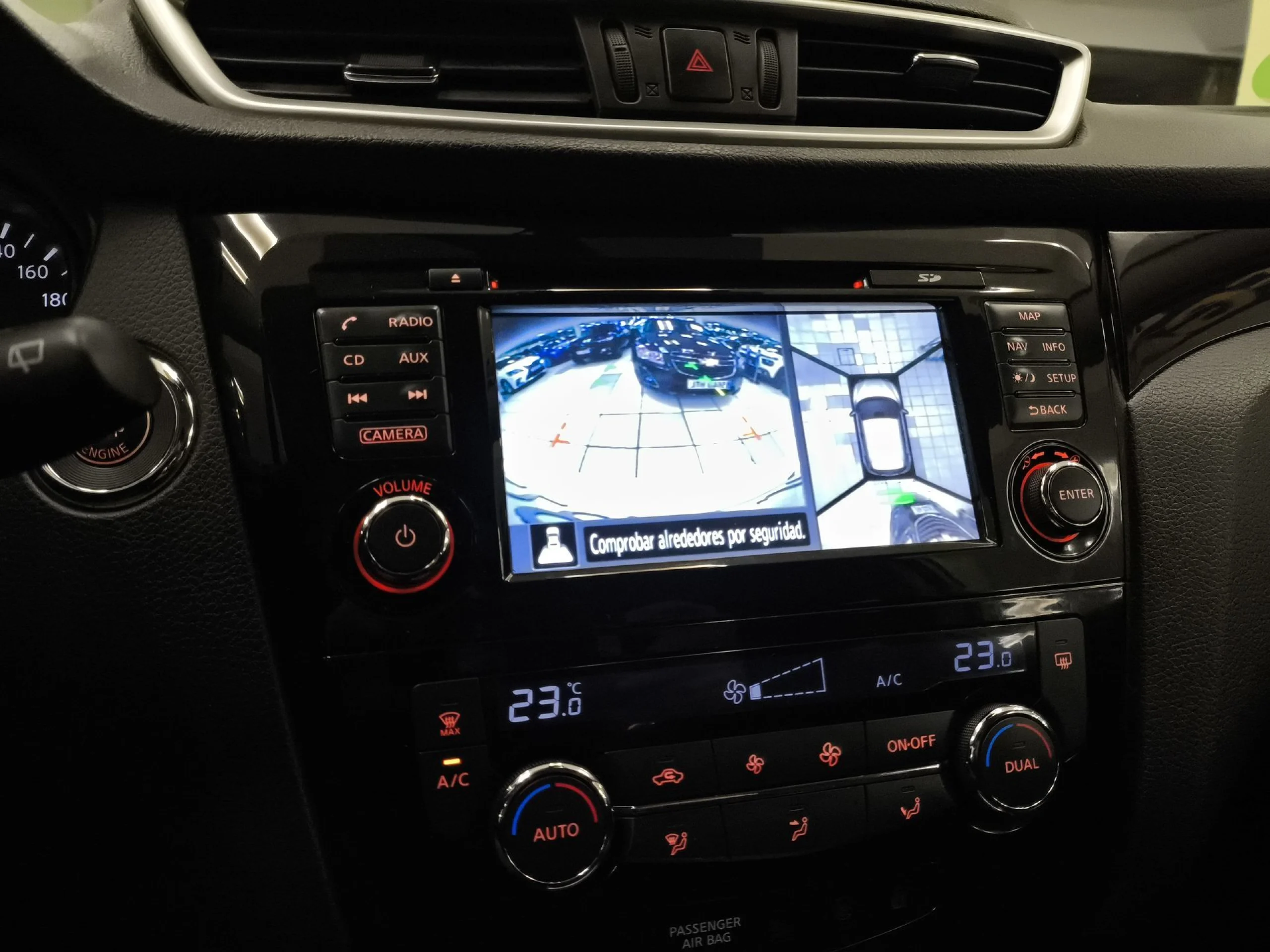 Nissan Qashqai 1.5 dCi SANDS 360 4x2 81 kW (110 CV) - Foto 17