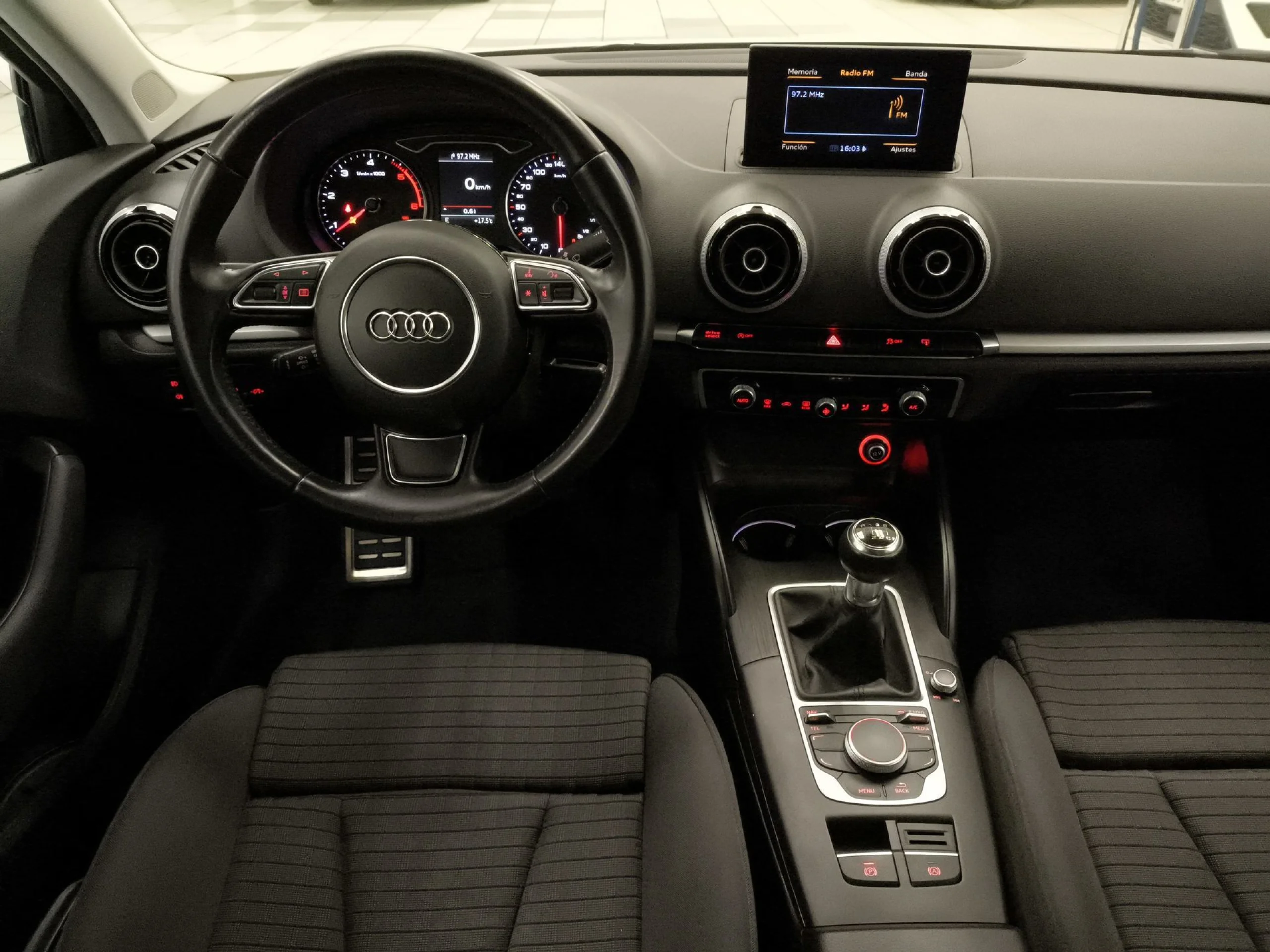 Audi A3 sedan S line edition 1.6 TDI clean diesel 81 kW (110 CV) - Foto 16