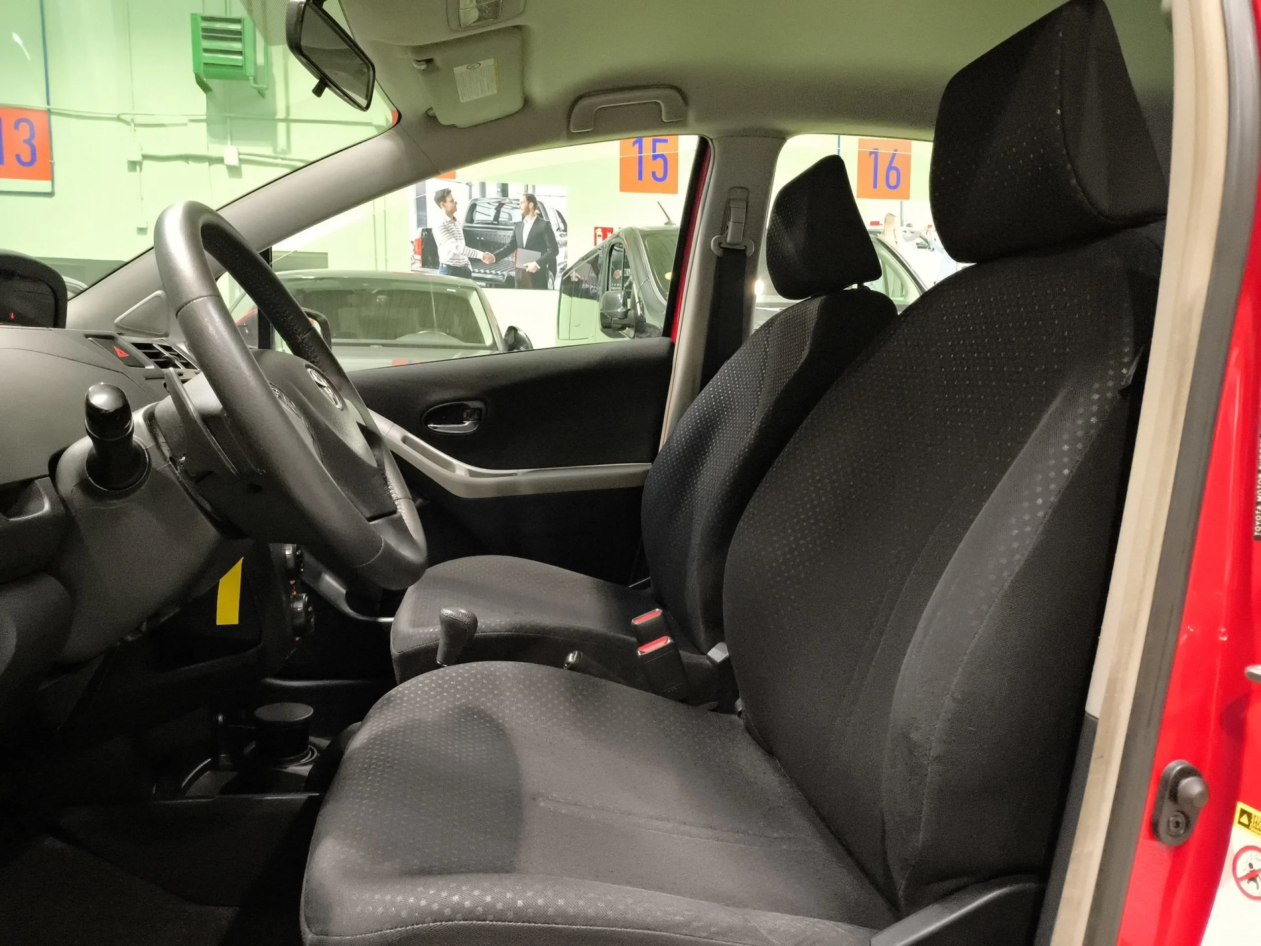 Toyota Yaris 100 Active MultiDrive 73 kW (99 CV) - Foto 8