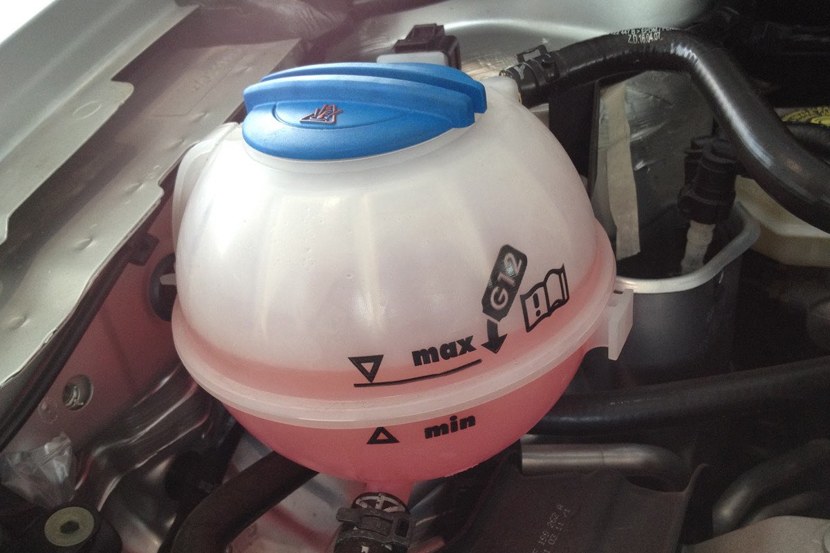 ¿Agua o líquido refrigerante?