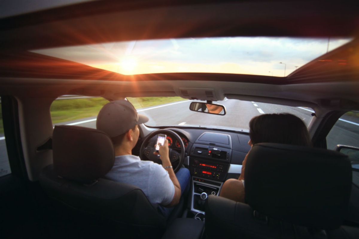 Usar el móvil al volante