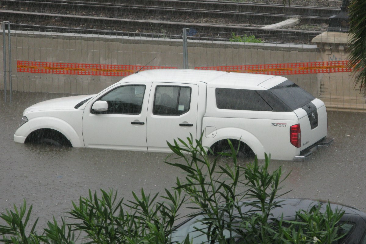 coche sumergido