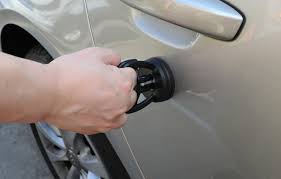 como arreglar la abolladura de tu coche