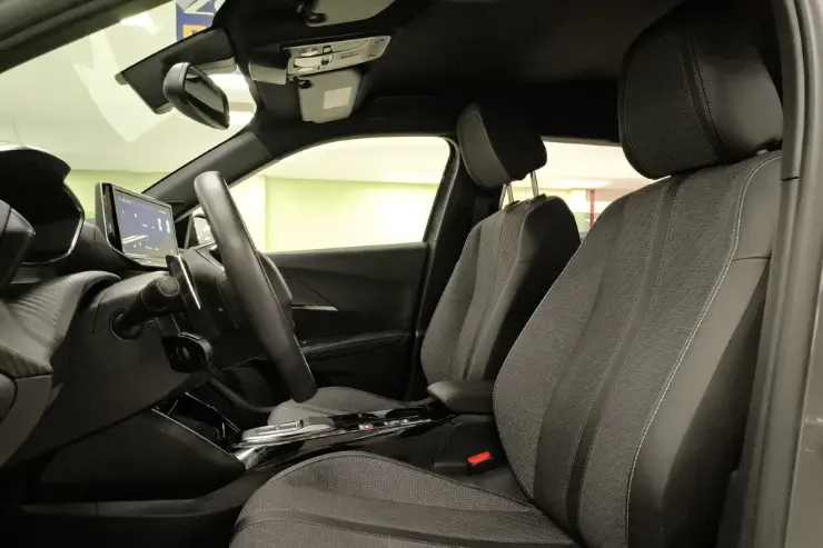 6-1 Interior del Peuget 2008 usado