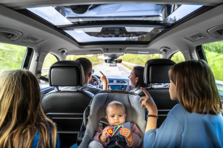 Familia en el interior del coche
