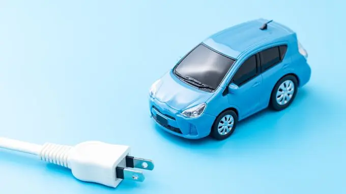 coche-electrico Vehículo eléctrico de color azul